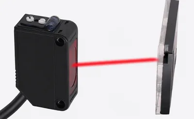 Sensor fotoeléctrico retrorreflectante, detección 2 m, PNP, 12-24 V DC, IP65 (PHR-2-P-200)